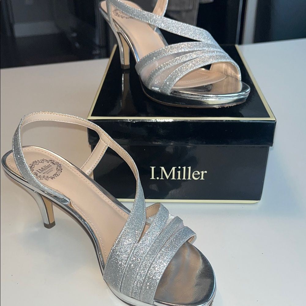 I. Miller Silver Glitter Women's Heels Size 6.5 Pre-Loved w/ Original Box - Picture 2 of 11